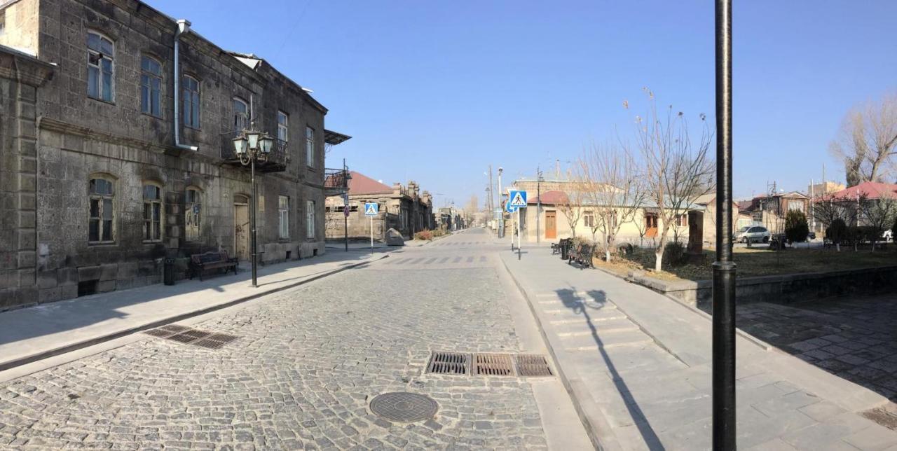 Hotel Posutochny Gostevoi Dom Gyumri Exterior foto